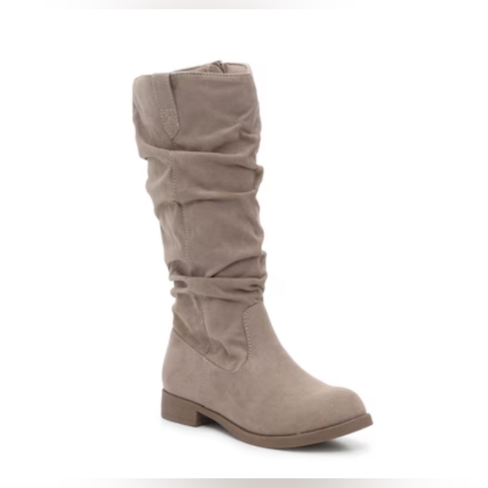 Crown Vintage Tessa boots in Taupe